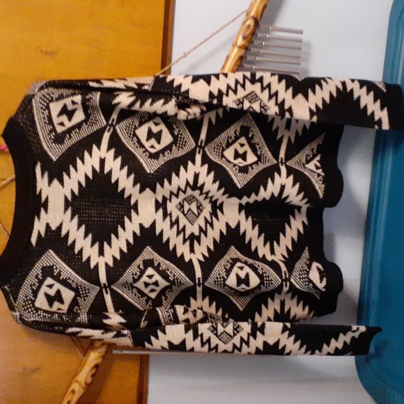 For sale! love  southwestern sweater size med. loved! - Picture 3 of 4